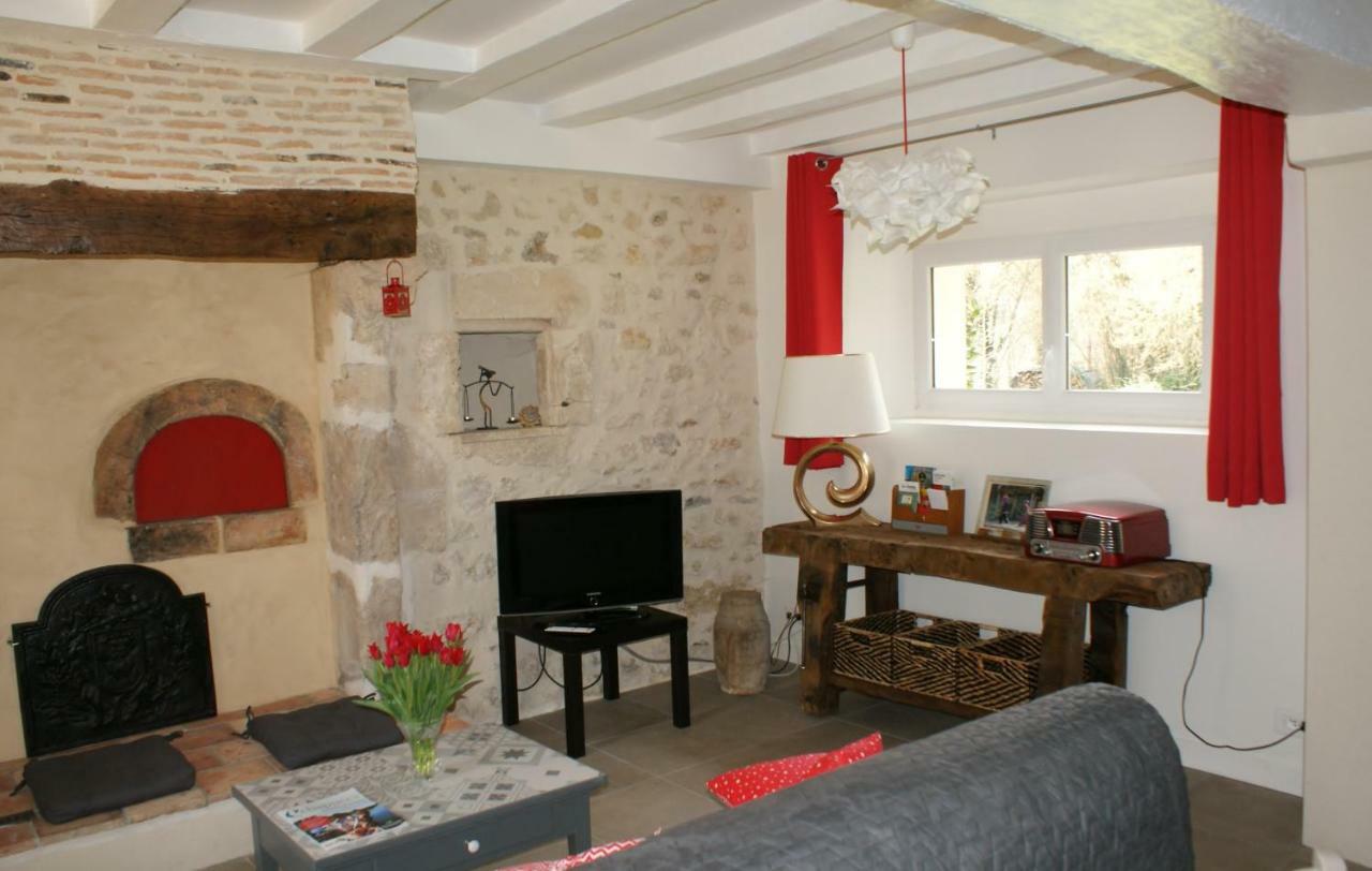 La Chaine Saint-Jean-du-Bois Luaran gambar