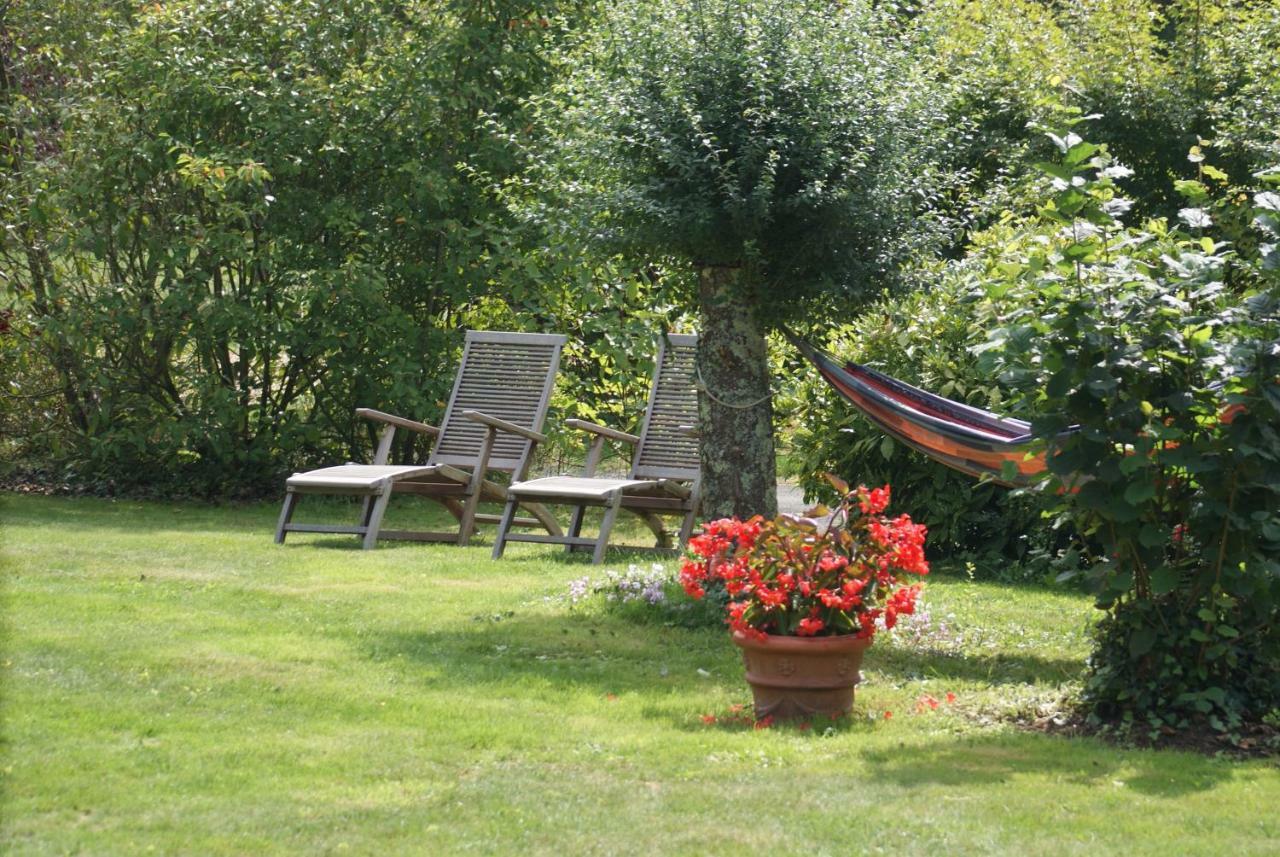 La Chaine Saint-Jean-du-Bois Luaran gambar